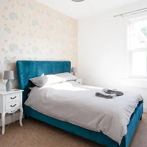 https://central-bath-ba2-4hh.tophotelsbath.com