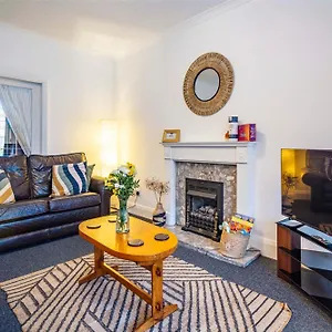 https://university-view-sleeps-8.hotelsin-nottingham.com